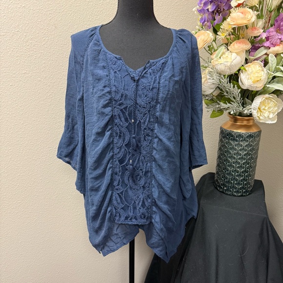 Valerie Stevens Tops - Valerie Stevens Navy Lace Front Blouse Women’s Large